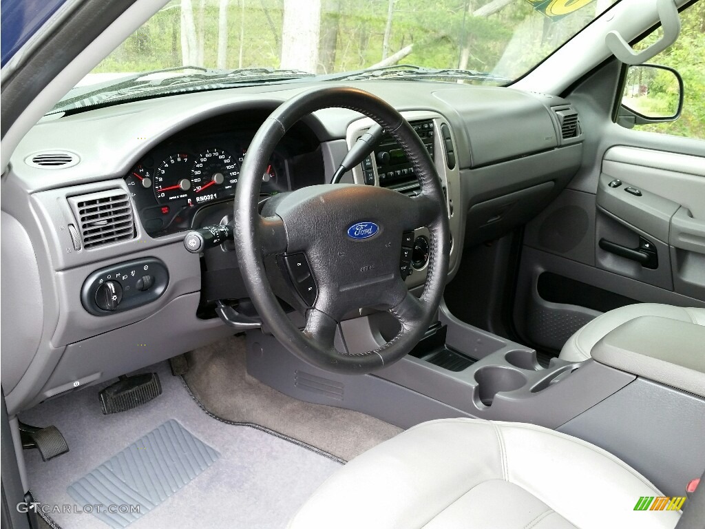 2004 Explorer XLT 4x4 - Dark Blue Pearl Metallic / Graphite photo #21