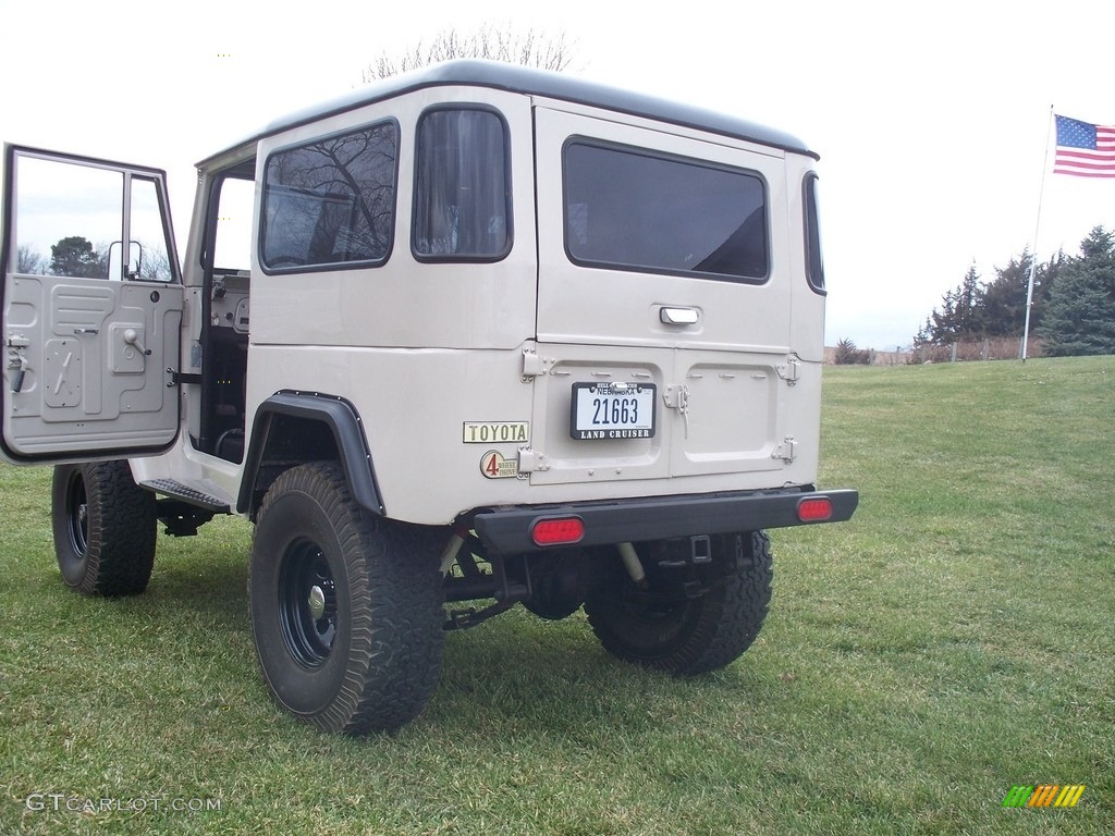 1969 Land Cruiser FJ40 - Dune Beige / Black photo #3