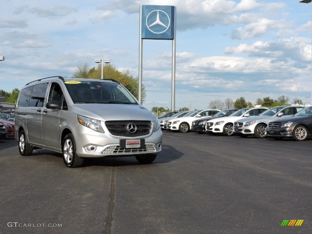 2016 Metris Passenger Van - Brilliant Silver Metallic / Black photo #3