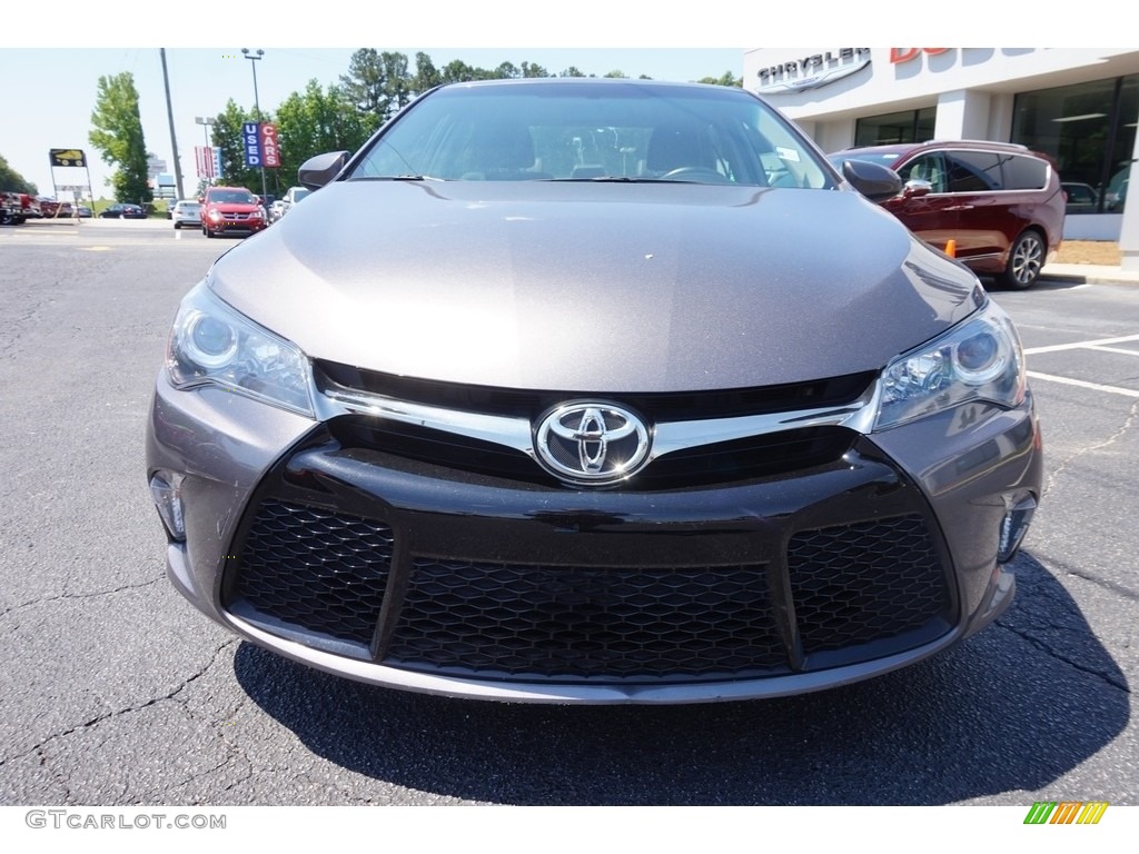 2015 Camry SE - Predawn Gray Mica / Black photo #2