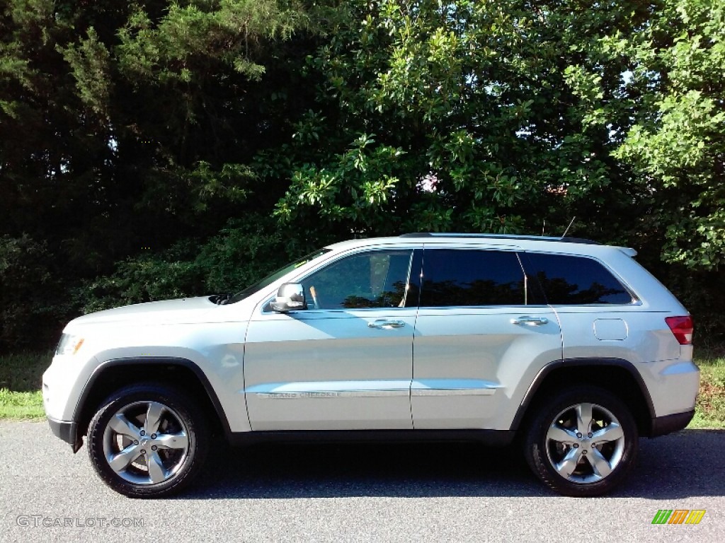 2013 Grand Cherokee Overland 4x4 - Bright Silver Metallic / New Saddle/Black photo #1