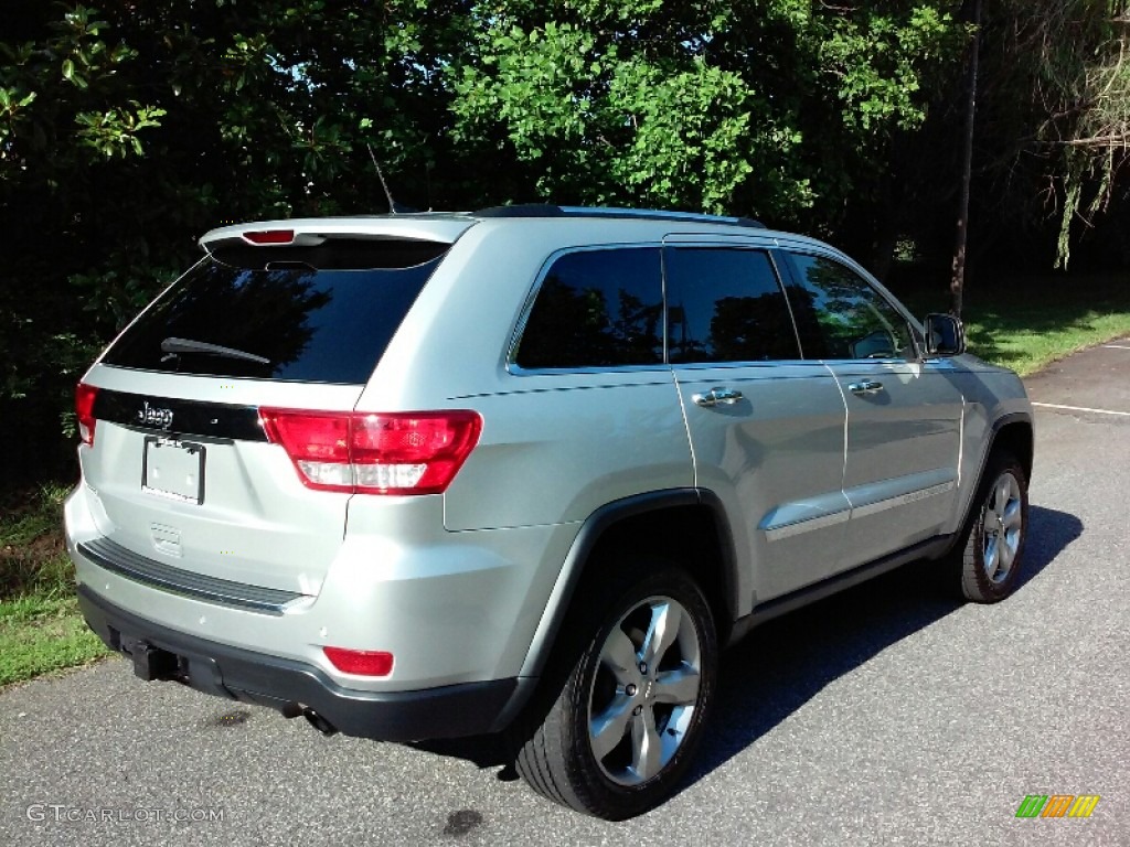 2013 Grand Cherokee Overland 4x4 - Bright Silver Metallic / New Saddle/Black photo #4