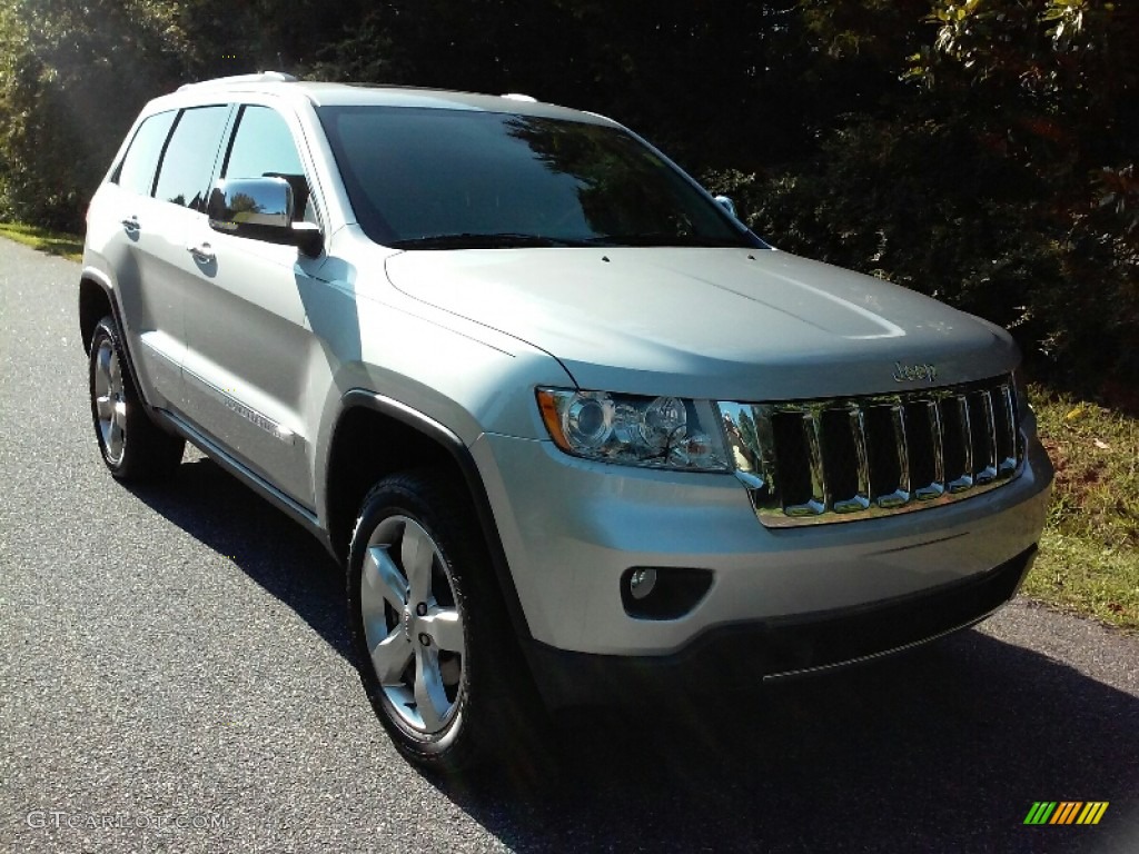 2013 Grand Cherokee Overland 4x4 - Bright Silver Metallic / New Saddle/Black photo #6