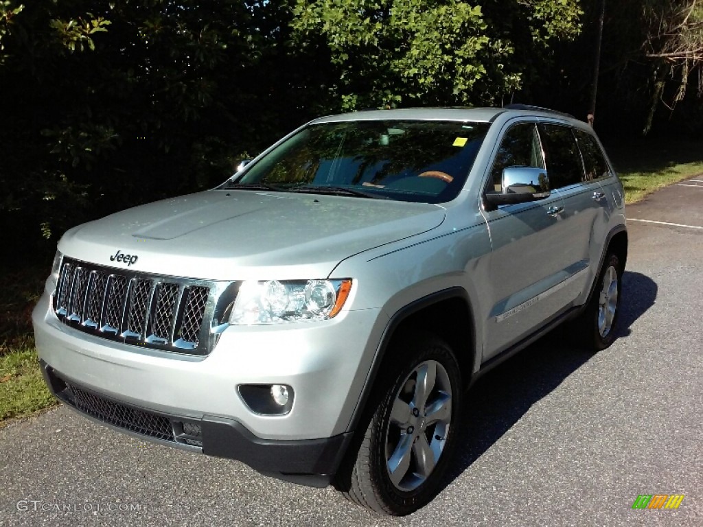 2013 Grand Cherokee Overland 4x4 - Bright Silver Metallic / New Saddle/Black photo #8