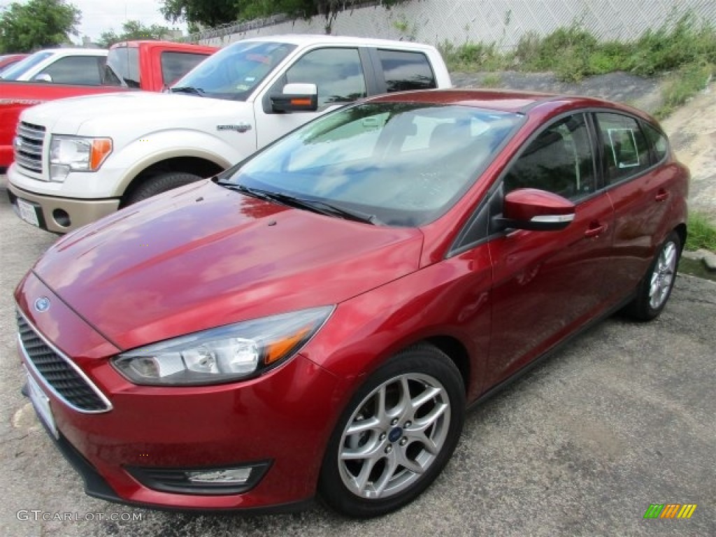 2015 Focus SE Hatchback - Race Red / Charcoal Black photo #2