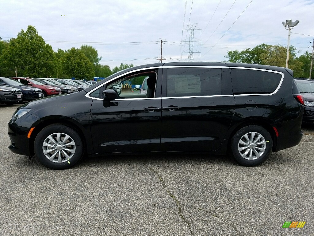 Brilliant Black Crystal Pearl 2017 Chrysler Pacifica Touring Exterior Photo #113209555