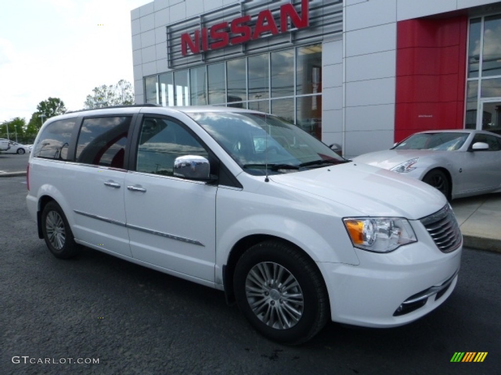 2015 Town & Country Touring-L - Bright White / Dark Frost Beige/Medium Frost Beige photo #1