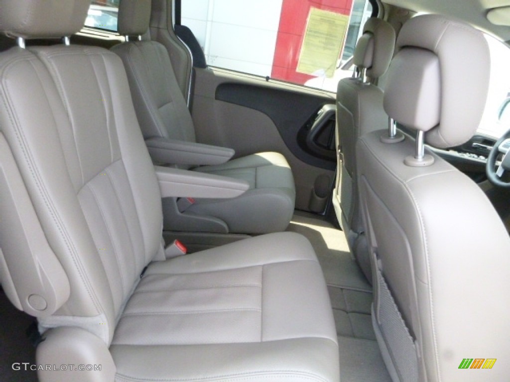 2015 Town & Country Touring-L - Bright White / Dark Frost Beige/Medium Frost Beige photo #6