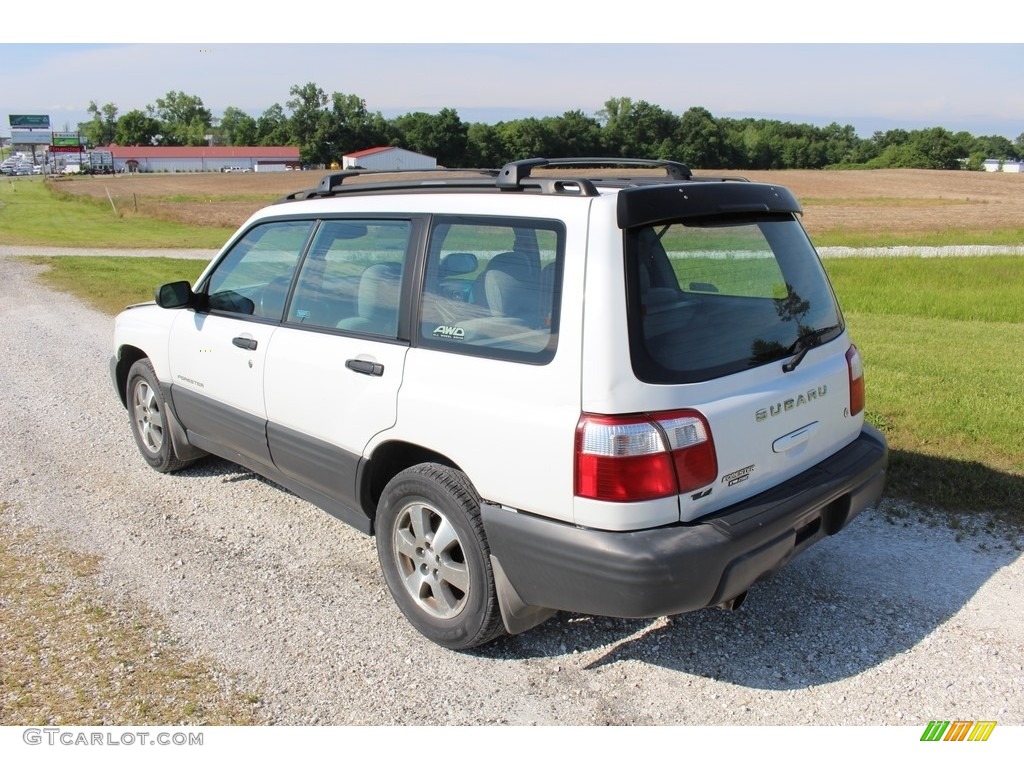 2001 Forester 2.5 L - Aspen White / Gray photo #9