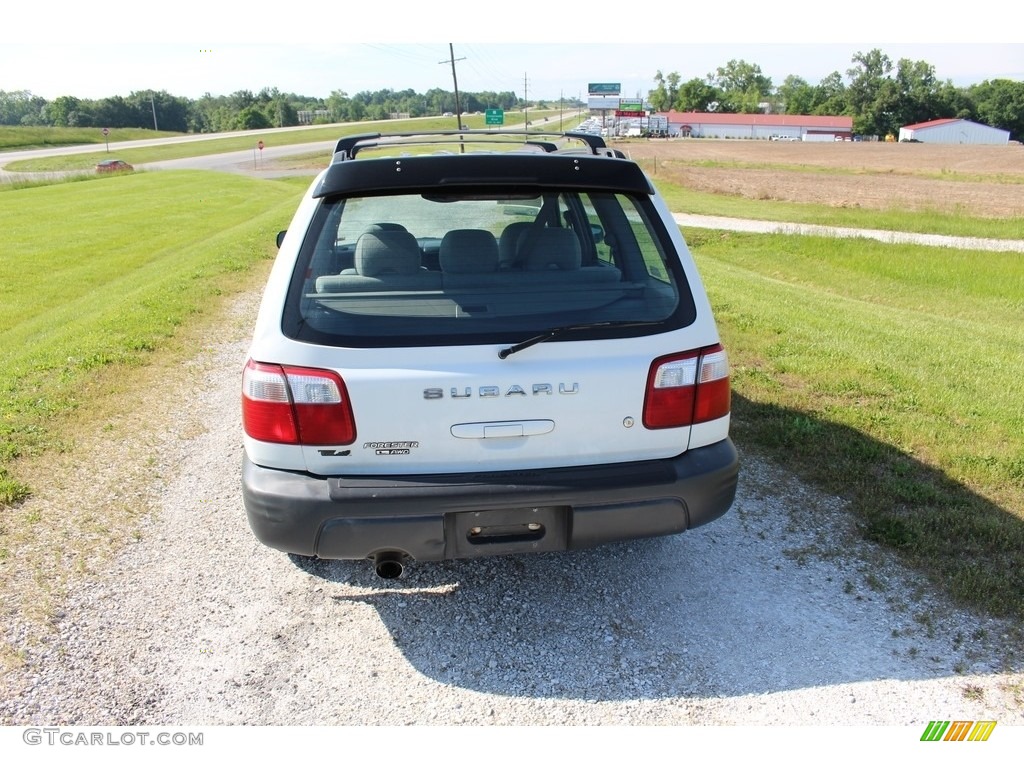 2001 Forester 2.5 L - Aspen White / Gray photo #10