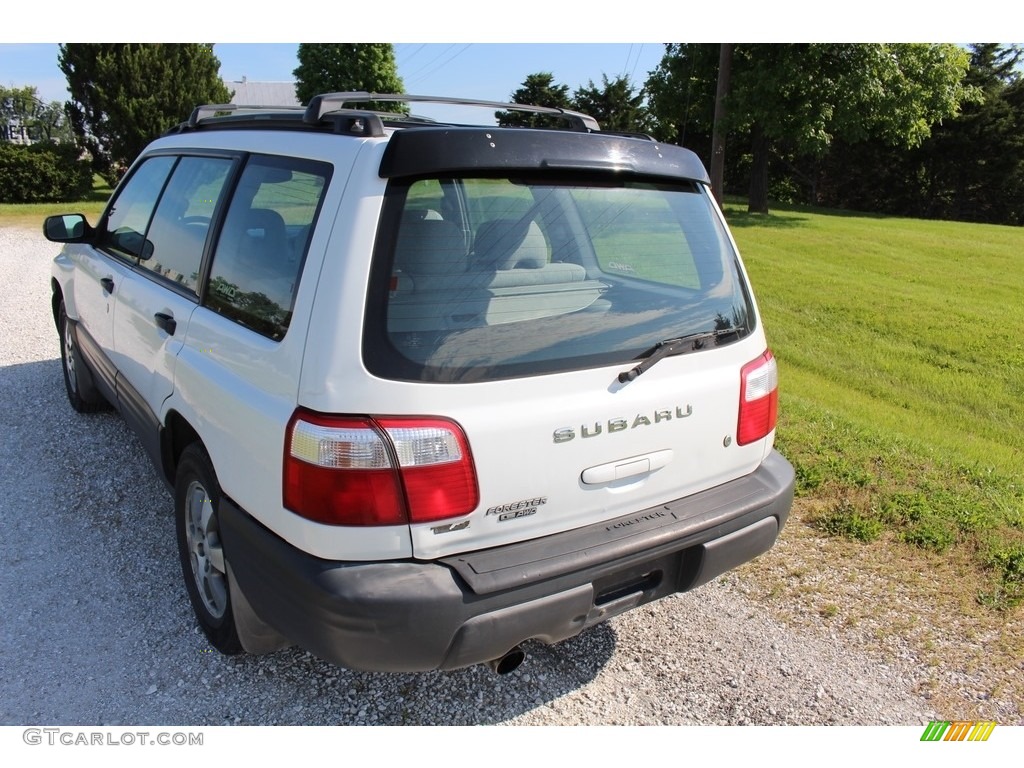 2001 Forester 2.5 L - Aspen White / Gray photo #11