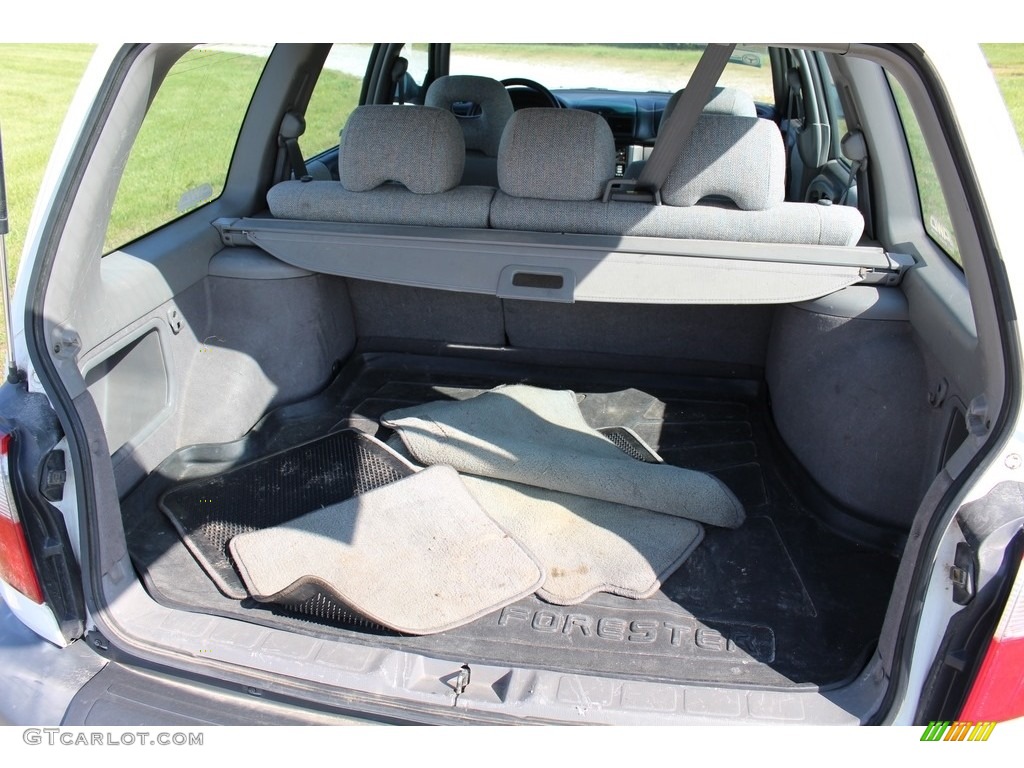 2001 Forester 2.5 L - Aspen White / Gray photo #13
