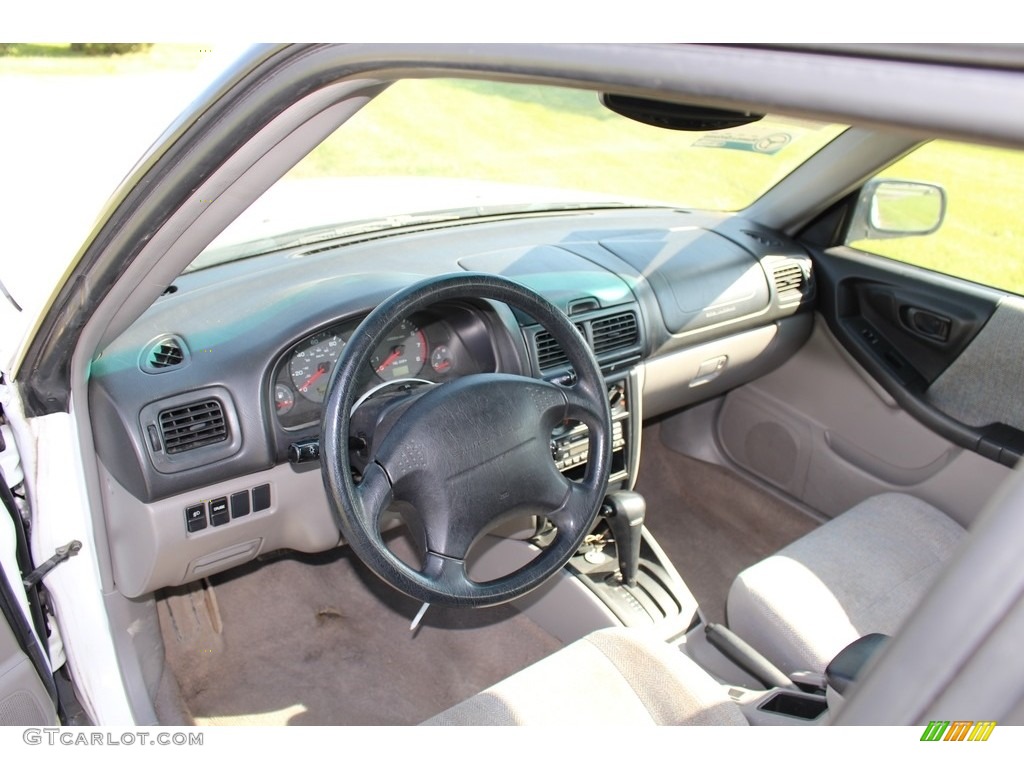 2001 Forester 2.5 L - Aspen White / Gray photo #17