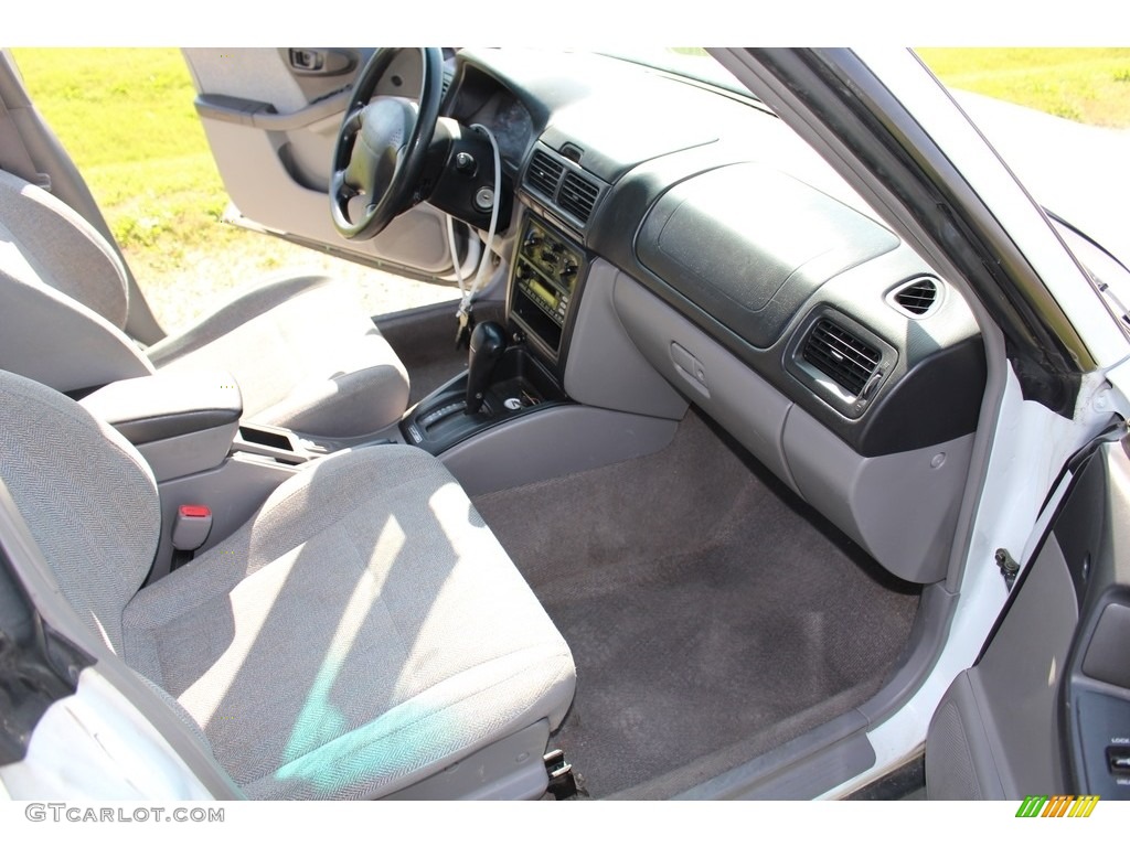 2001 Forester 2.5 L - Aspen White / Gray photo #18