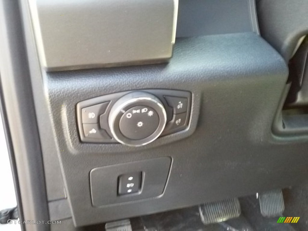 2016 F150 XLT SuperCrew 4x4 - Oxford White / Black photo #3