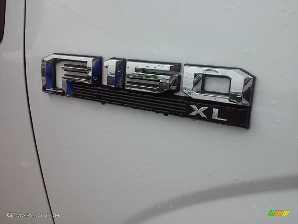 2016 F150 XL SuperCrew - Oxford White / Medium Earth Gray photo #12