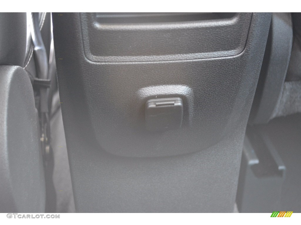 2017 Escape S - White Gold / Charcoal Black photo #21