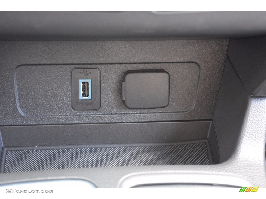 2017 Escape S - White Gold / Charcoal Black photo #32