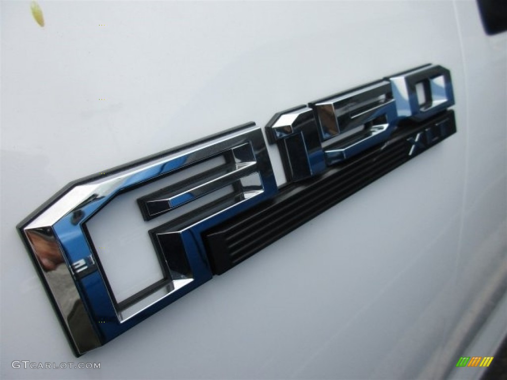 2016 F150 XLT SuperCrew - Oxford White / Medium Earth Gray photo #3