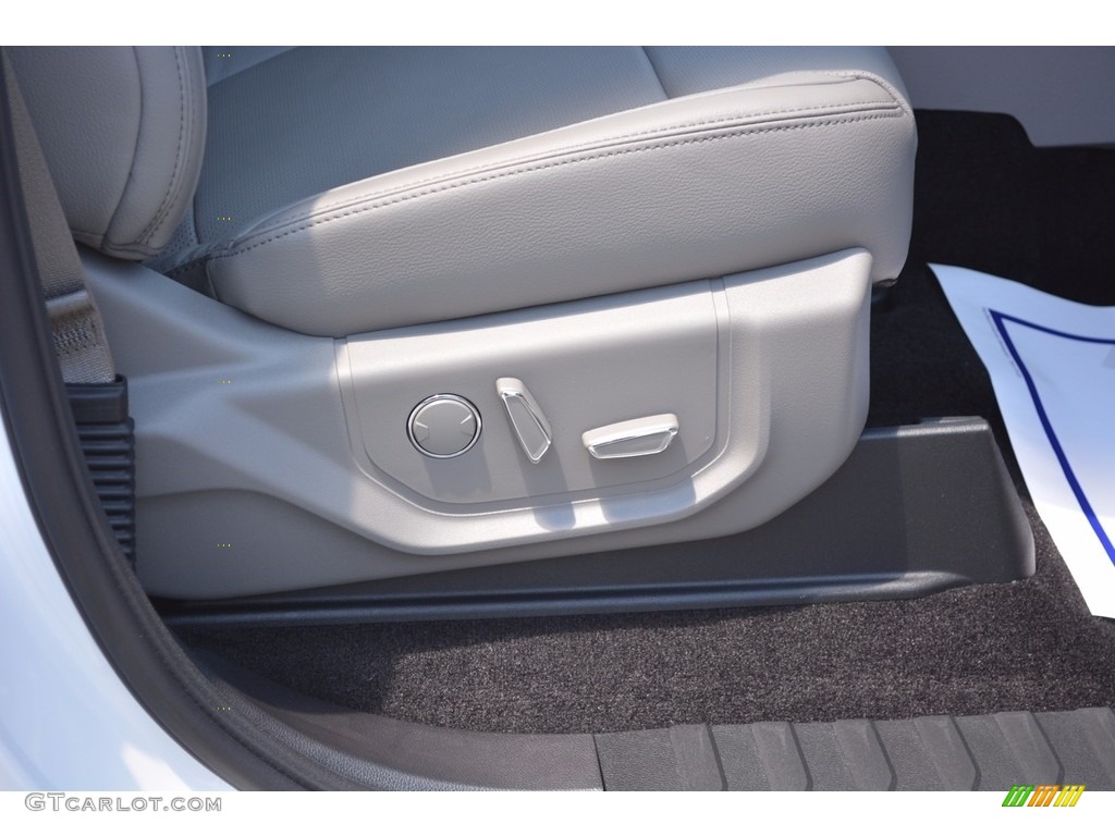 2016 F150 Lariat SuperCrew 4x4 - Oxford White / Medium Earth Gray photo #27