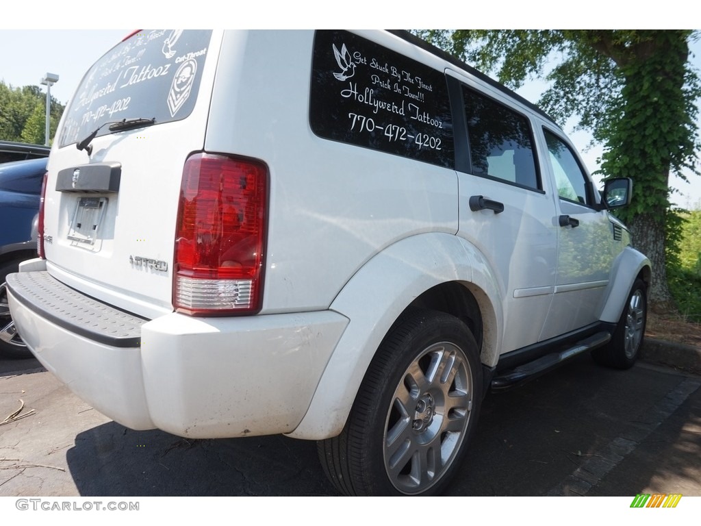2011 Nitro Heat - Bright White / Dark Slate Gray photo #3