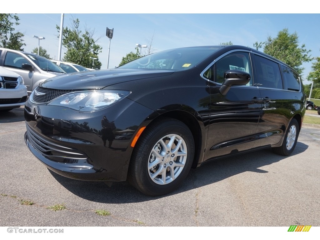 2017 Pacifica Touring - Brilliant Black Crystal Pearl / Black/Alloy photo #1