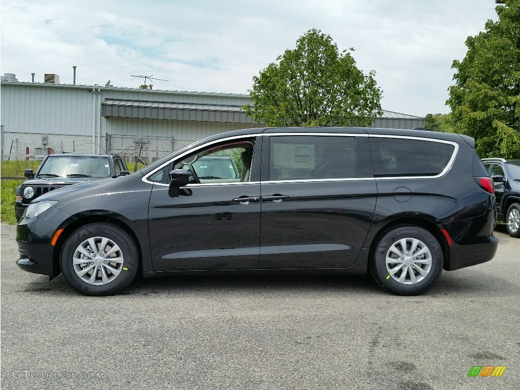 Brilliant Black Crystal Pearl 2017 Chrysler Pacifica Touring Exterior Photo #113249862