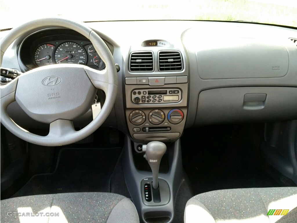 2001 Accent GL Sedan - Silver Mist / Gray photo #23