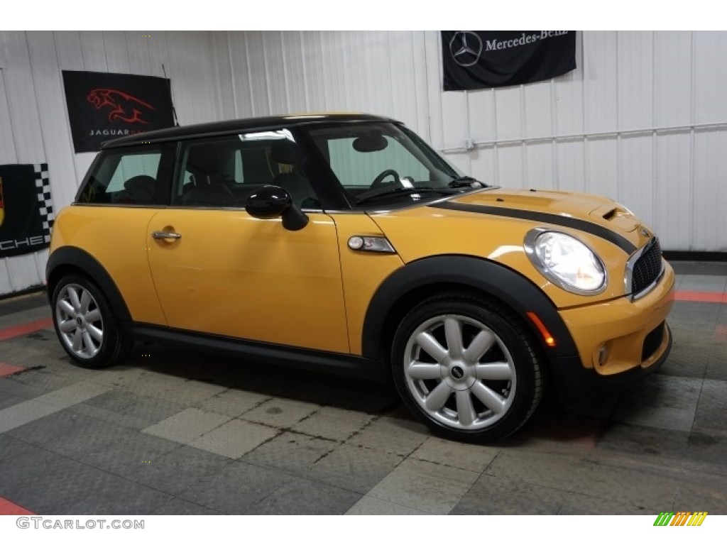 2007 Cooper S Hardtop - Mellow Yellow / Carbon Black/Carbon Black photo #6
