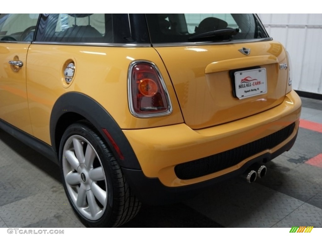 2007 Cooper S Hardtop - Mellow Yellow / Carbon Black/Carbon Black photo #57