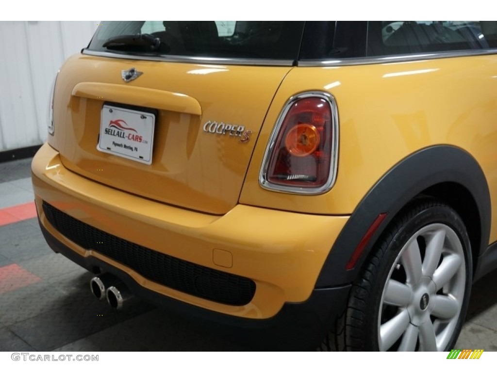 2007 Cooper S Hardtop - Mellow Yellow / Carbon Black/Carbon Black photo #58