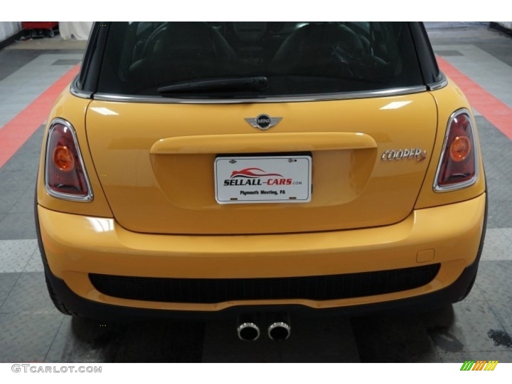 2007 Cooper S Hardtop - Mellow Yellow / Carbon Black/Carbon Black photo #59