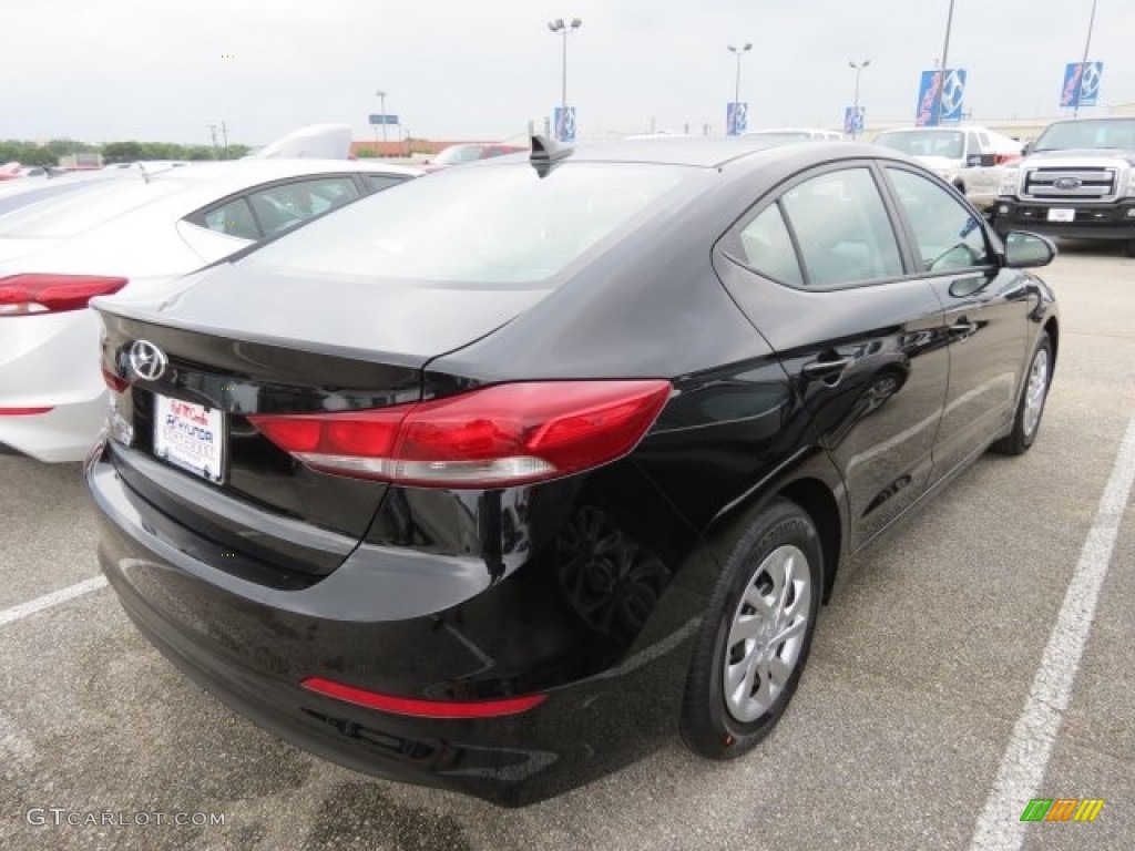 2017 Elantra SE - Black / Gray photo #4
