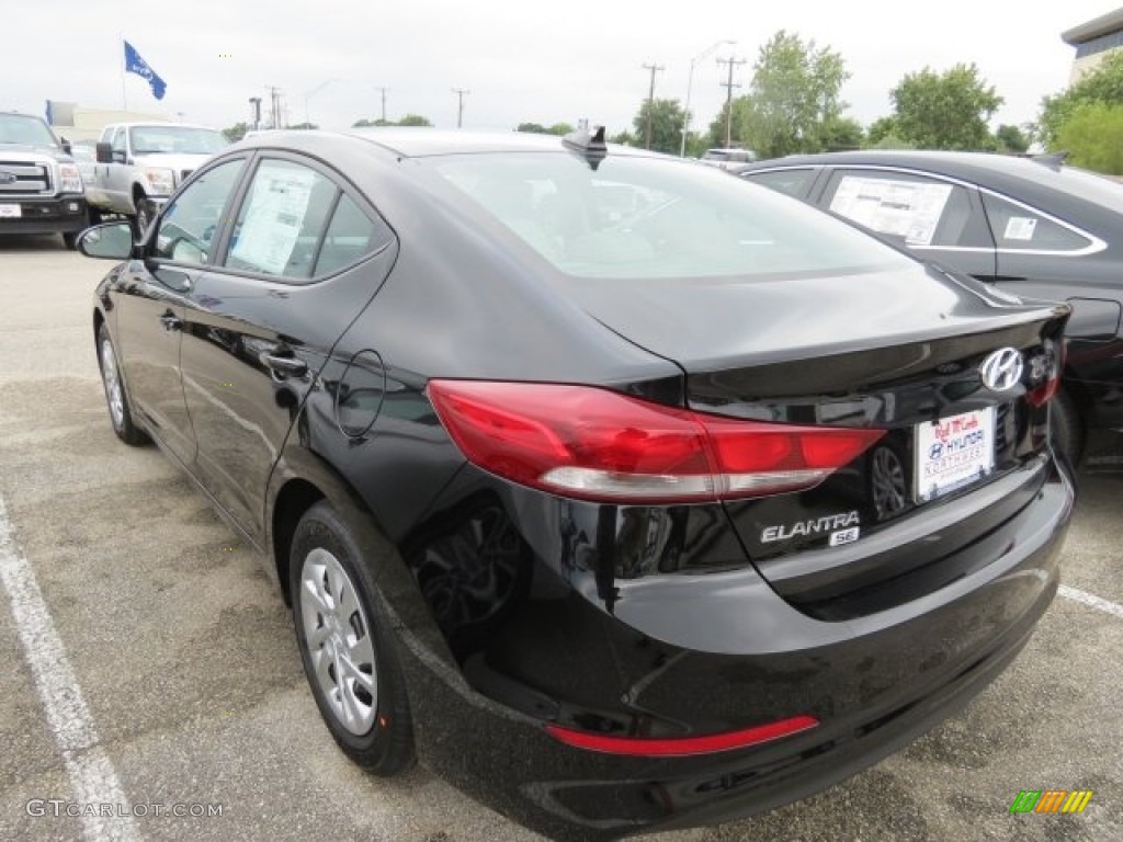 2017 Elantra SE - Black / Gray photo #6