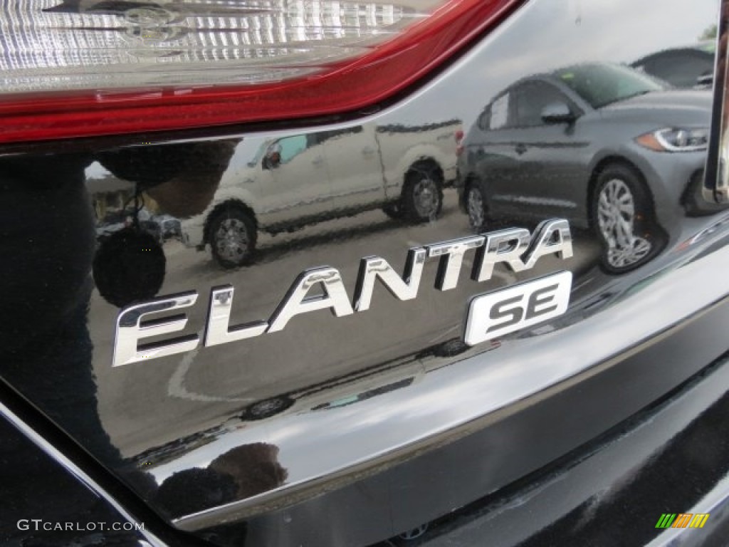 2017 Elantra SE - Black / Gray photo #8