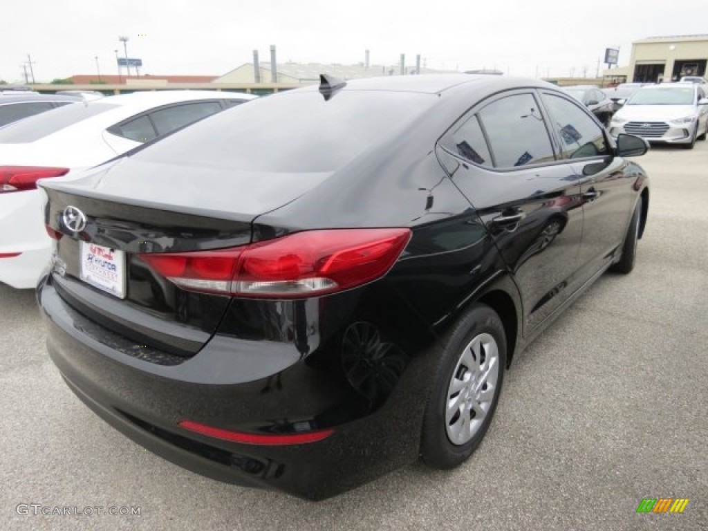 2017 Elantra SE - Black / Gray photo #4