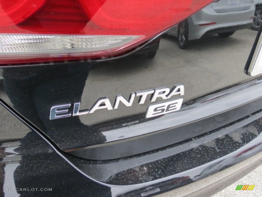 2017 Elantra SE - Black / Gray photo #5