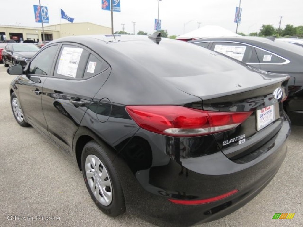 2017 Elantra SE - Black / Gray photo #6