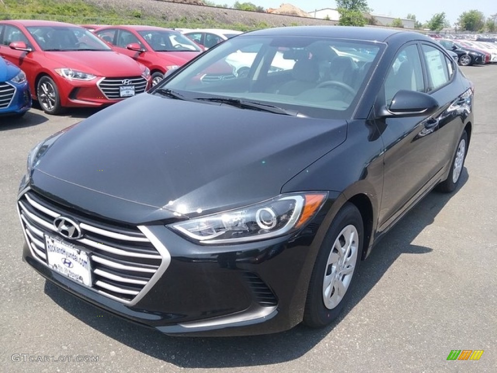 2017 Elantra SE - Black / Gray photo #1