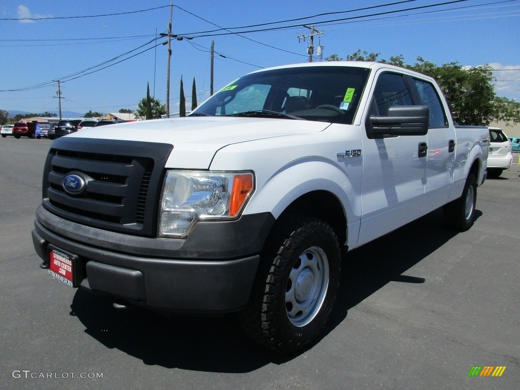 2010 F150 XL SuperCrew 4x4 - Oxford White / Medium Stone photo #3