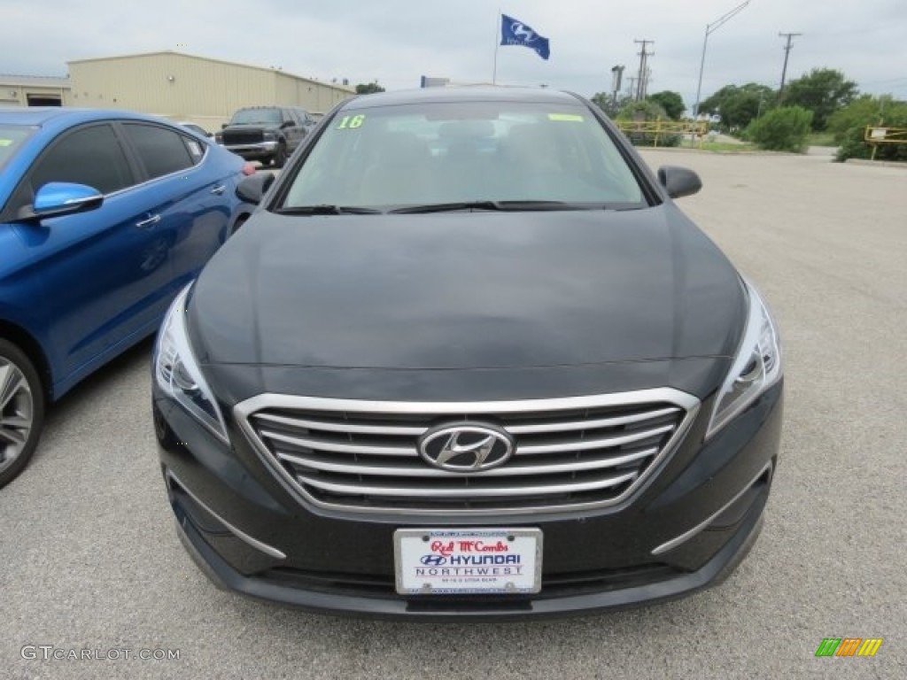 2016 Sonata SE - Phantom Black / Beige photo #2