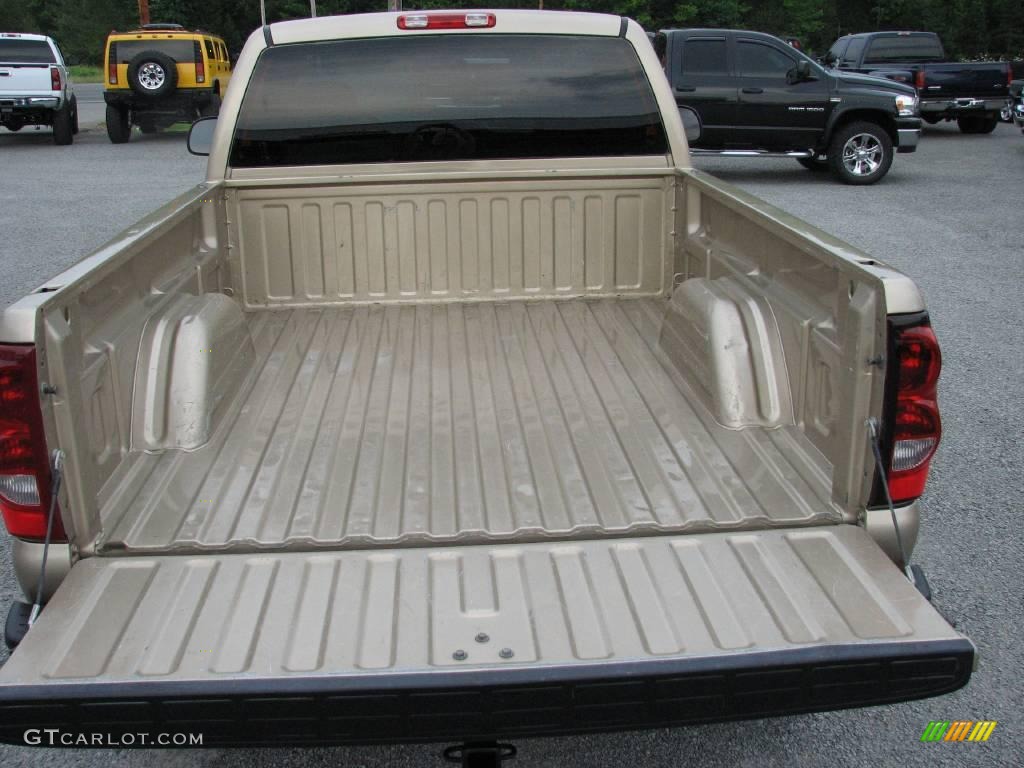 2004 Silverado 1500 LS Regular Cab 4x4 - Sandstone Metallic / Tan photo #7