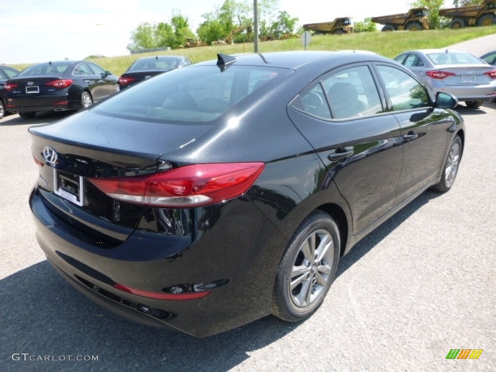 2017 Elantra SE - Black / Gray photo #7