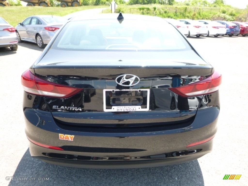 2017 Elantra SE - Black / Gray photo #8