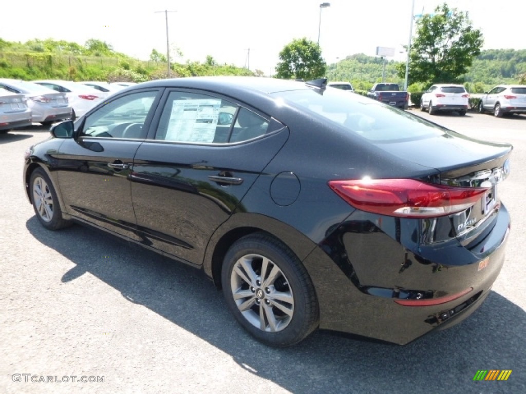 2017 Elantra SE - Black / Gray photo #9