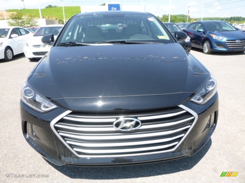 2017 Elantra SE - Black / Gray photo #12