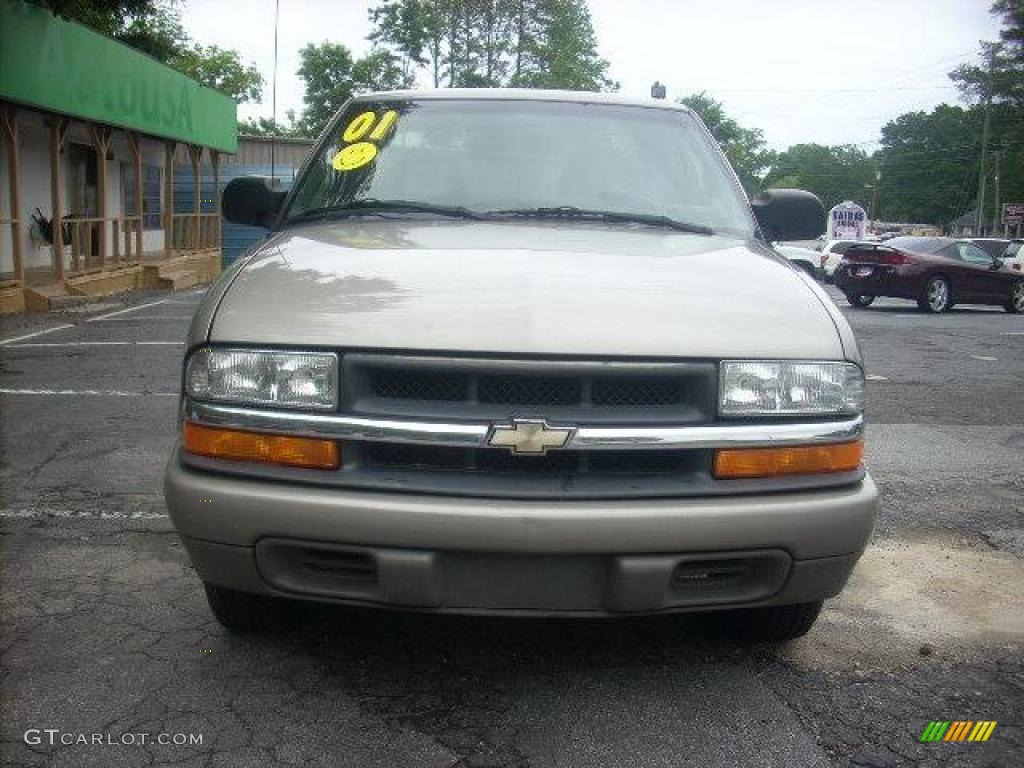2001 S10 LS Extended Cab - Light Pewter Metallic / Graphite photo #2