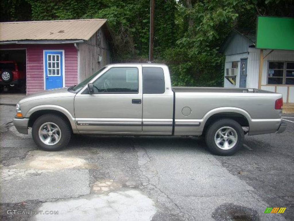 2001 S10 LS Extended Cab - Light Pewter Metallic / Graphite photo #3