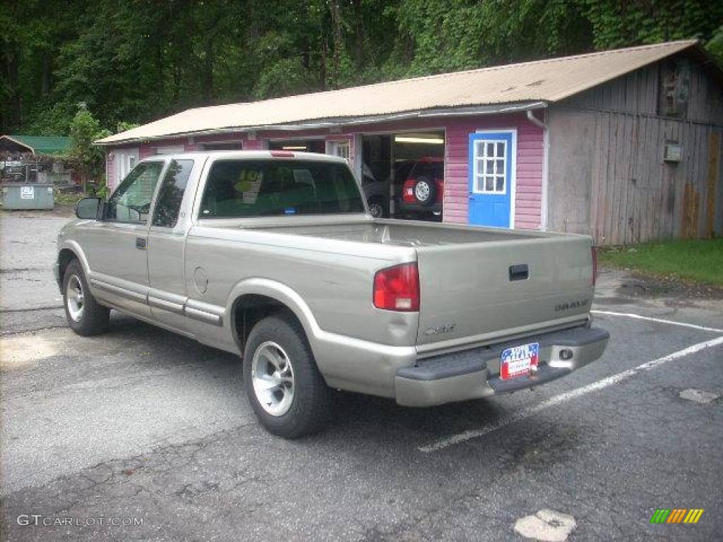 2001 S10 LS Extended Cab - Light Pewter Metallic / Graphite photo #4
