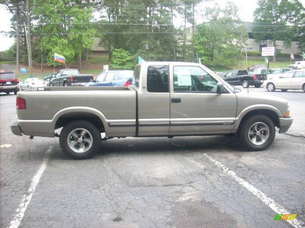 2001 S10 LS Extended Cab - Light Pewter Metallic / Graphite photo #7
